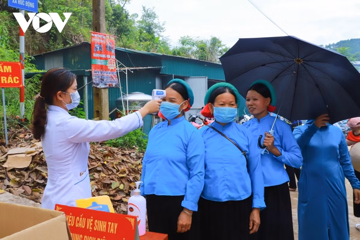 Ethnic participants follow guidelines set out by the Health Ministry regarding novel coronavirus (COVID-19) prevention and control measures during the course of the festival.