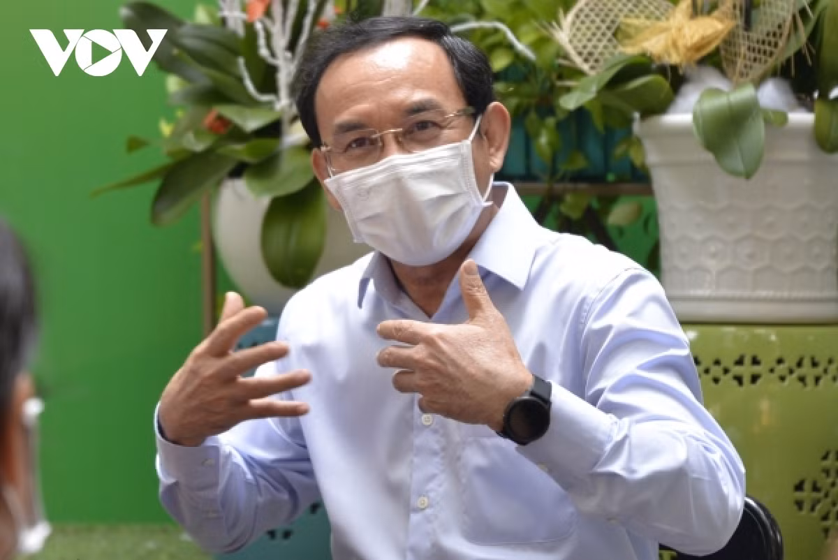 HCM City looks towards new normal after September 30 ảnh 3 HCM City Party Secretary Nguyen Van Nen says the city cannot close its economy any longer.