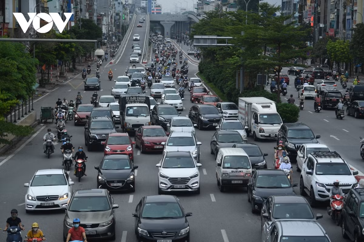 From midday on September 16 local authorities permit eateries in green areas to resume takeaway services, along with 39 pandemic control checkpoints being removed.