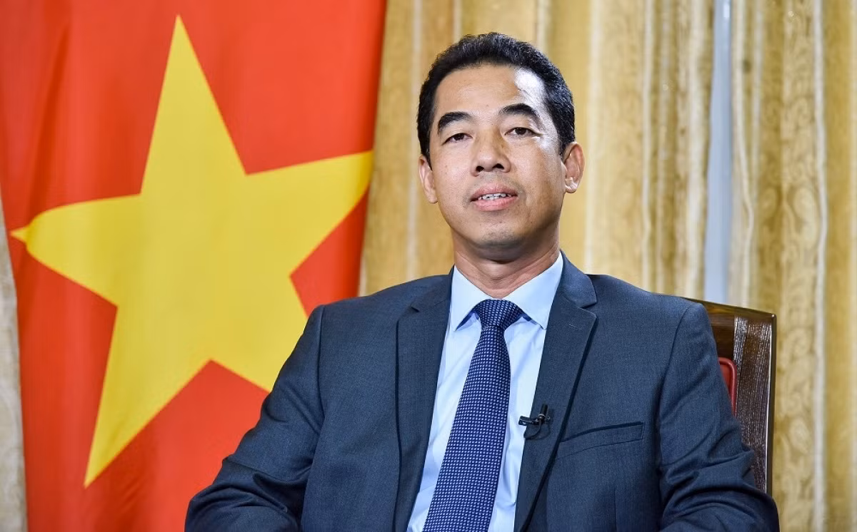 State President’s trip to Switzerland, Russia a great success, says diplomat ảnh 1 Deputy Foreign Minister To Anh Dung says President Nguyen Xuan Phuc's recent trip to Switzerland and Russia is a great success.
