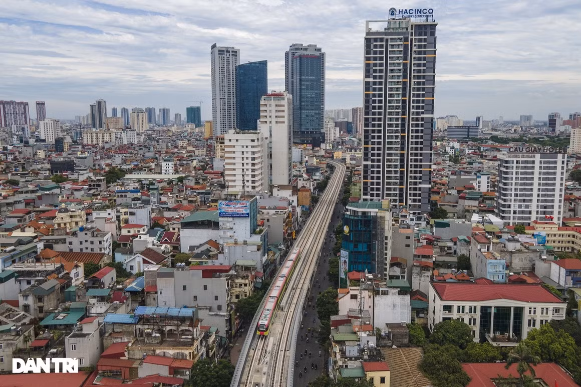 Hanoi capital tests metro trains on overground route ảnh 10