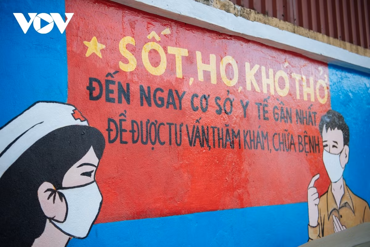 A mural painting warns local people who show symptoms such as a fever, a cough, or shortness of breath, to head to their nearest healthcare station for examination and treatment.