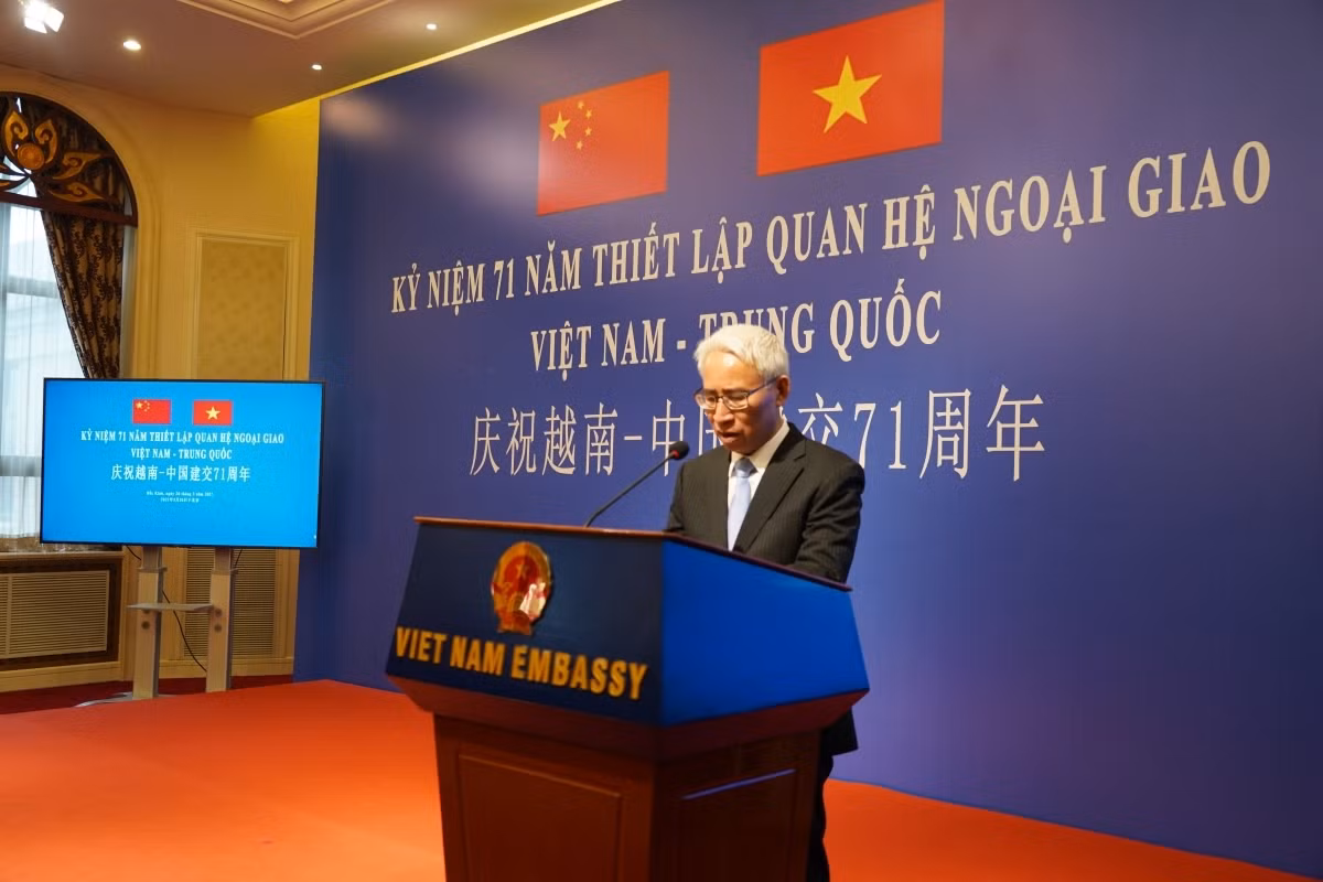 Vietnamese ambasador to China Pham Sao Mai reviews the popsitive development of the Vietnam - China relations over the past 71 years.