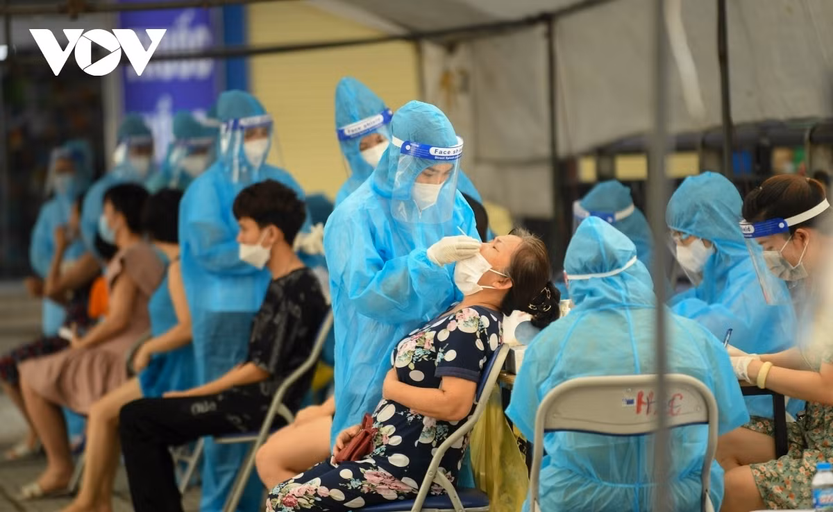 COVID-19 tally continues to fall as over six million receive vaccine passports ảnh 1 COVID-19 tally continues to fall as over six million receive vaccine passports ảnh 1