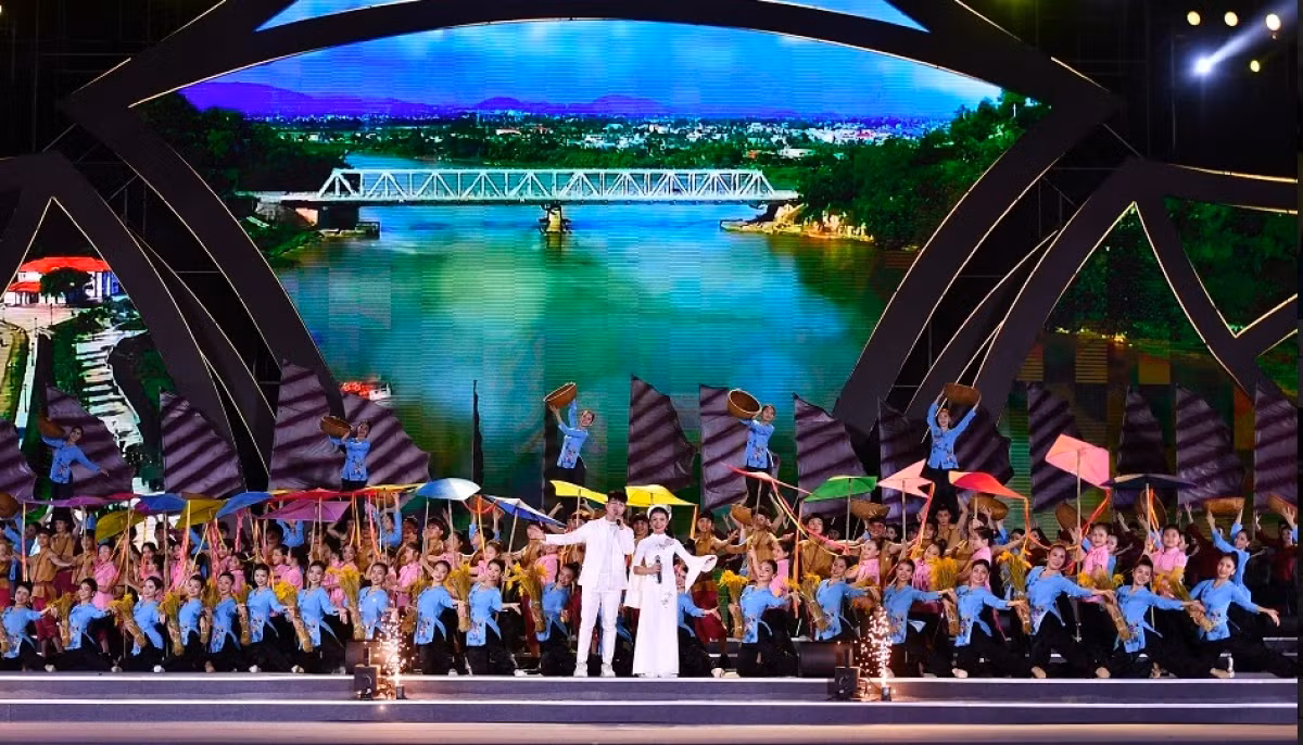 Plenty of singers and dancers are present to participate in the event.