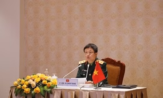 Lt. Gen. Vu Chien Thang, Director of the Foreign Relations Department at the Vietnamese&nbsp;Ministry of National Defence, speaks at the teleconferenced&nbsp;&nbsp;9th Fullerton Forum (Photo: qdnd.vn)