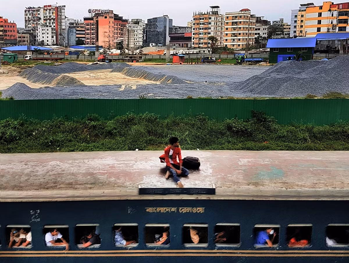 Mohammad Tasawar Islam of Bangladesh is given the title of Honorable Mention in the Mobile, theme open, category.