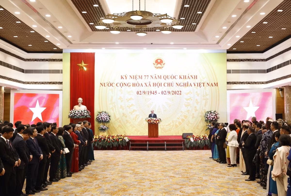 state leader hosts ceremony marking 77th national day picture 1