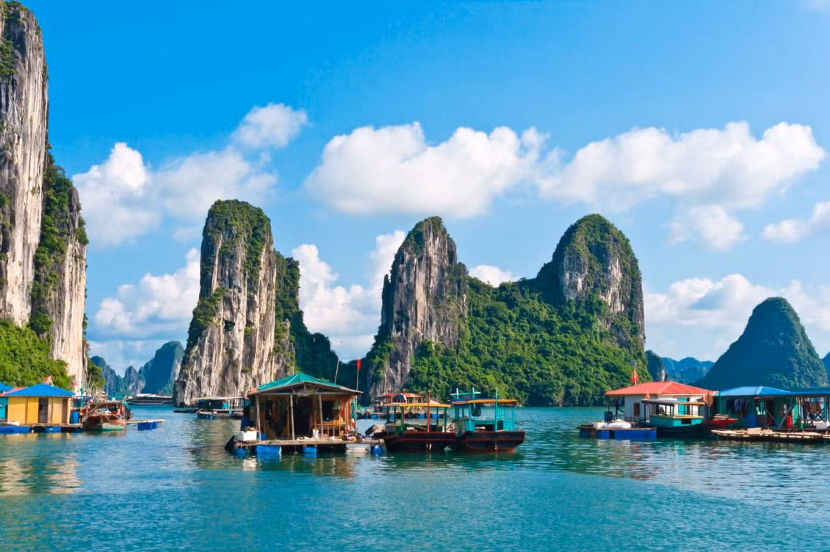 According to the magazine, Cua Van fising village, which is surrounded by a range of magnificent limestone mountains around Ha Long Bay, is home to extensive beautiful and exotic marine life, caves, and grottoes. This makes the area perfect for exploring whilst enjoying a vibrant village culture.&nbsp;Last year saw the village make it to a list of the top 30 travel destinations around the globe, as voted on by readers by the US-based Travel + Leisure magazine. In 2015 it was also named as the world’s most charming small town by online newspaper Huffington Post of the United States. (Photo:PhotoRoman / shutterstock.com)