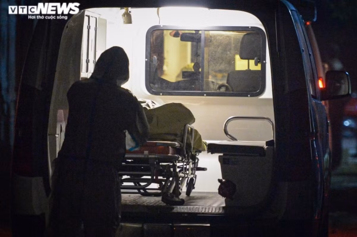 The bodies of the victims were pulled out of the wreckage.
