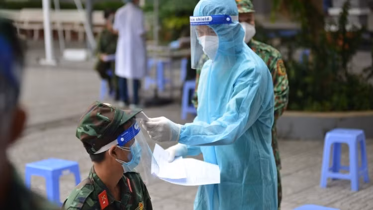 13,197 new COVID-19 cases detected, death toll drops to 271 ảnh 1