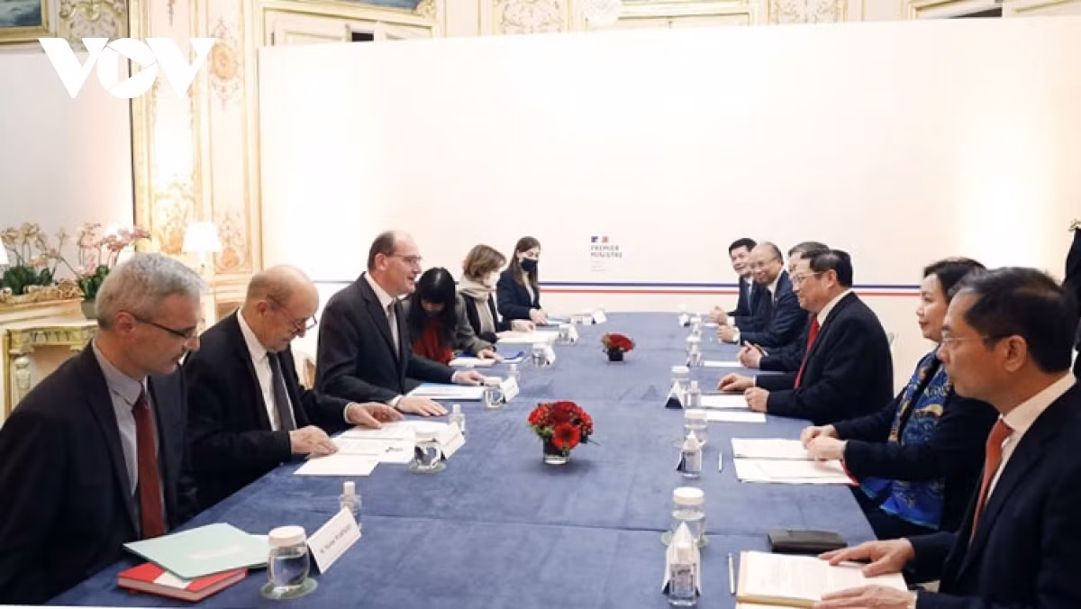 PM Pham Minh Chinh holds talks with his&nbsp;French counterpart Jean Castex.