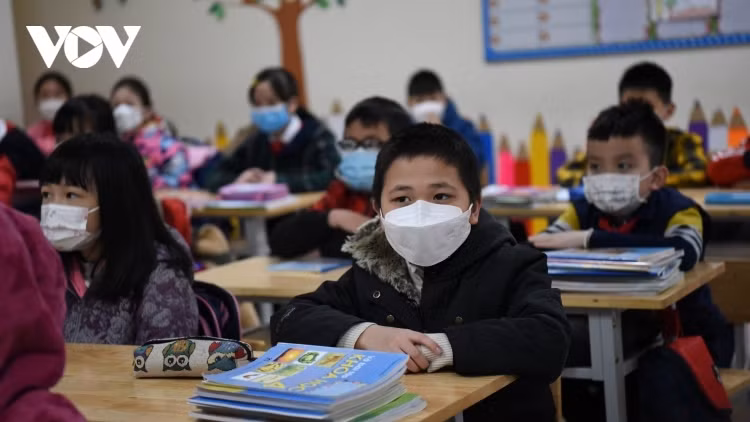Localities suspend face-to-face learning amid COVID-19 fears ảnh 1 Many localities have suspended face-to-face learning or offered both physical and online learning due to the complex nature of the ongoing coronavirus outbreak.