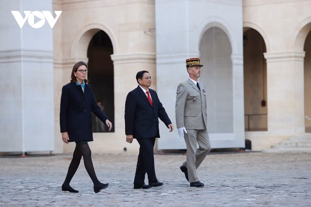 Welcome ceremony for PM Pham Minh Chinh in Paris ảnh 2