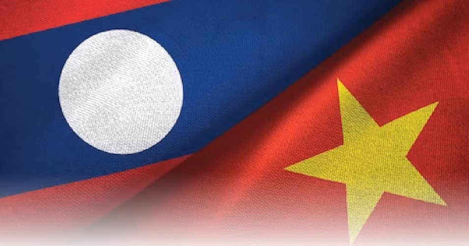 Top Lao legislator begins official visit to Vietnam ảnh 1
