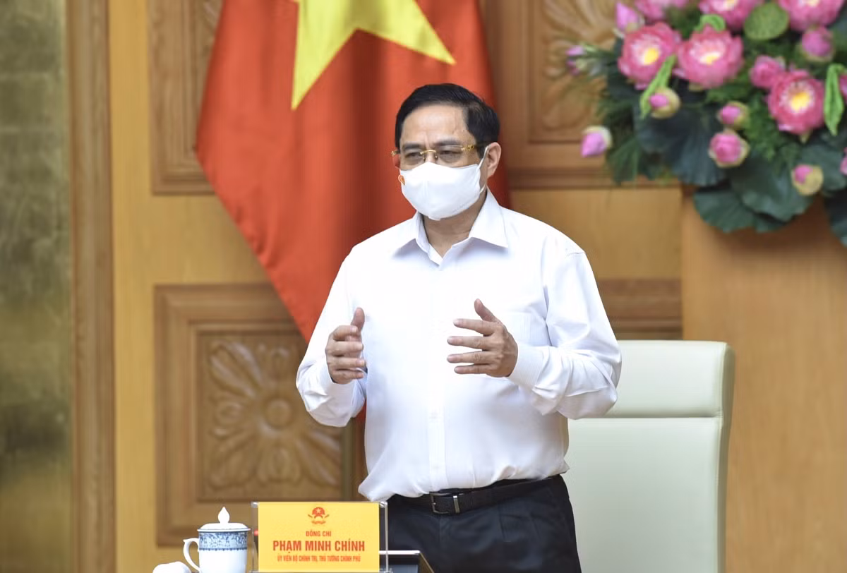 Prime Minister Pham Minh Chinh speaks at the meeting with vaccine manufacturers.