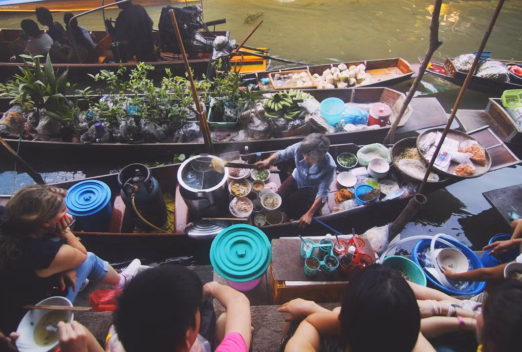 No shortage of floating eateries, which offer a variety of popular dishes