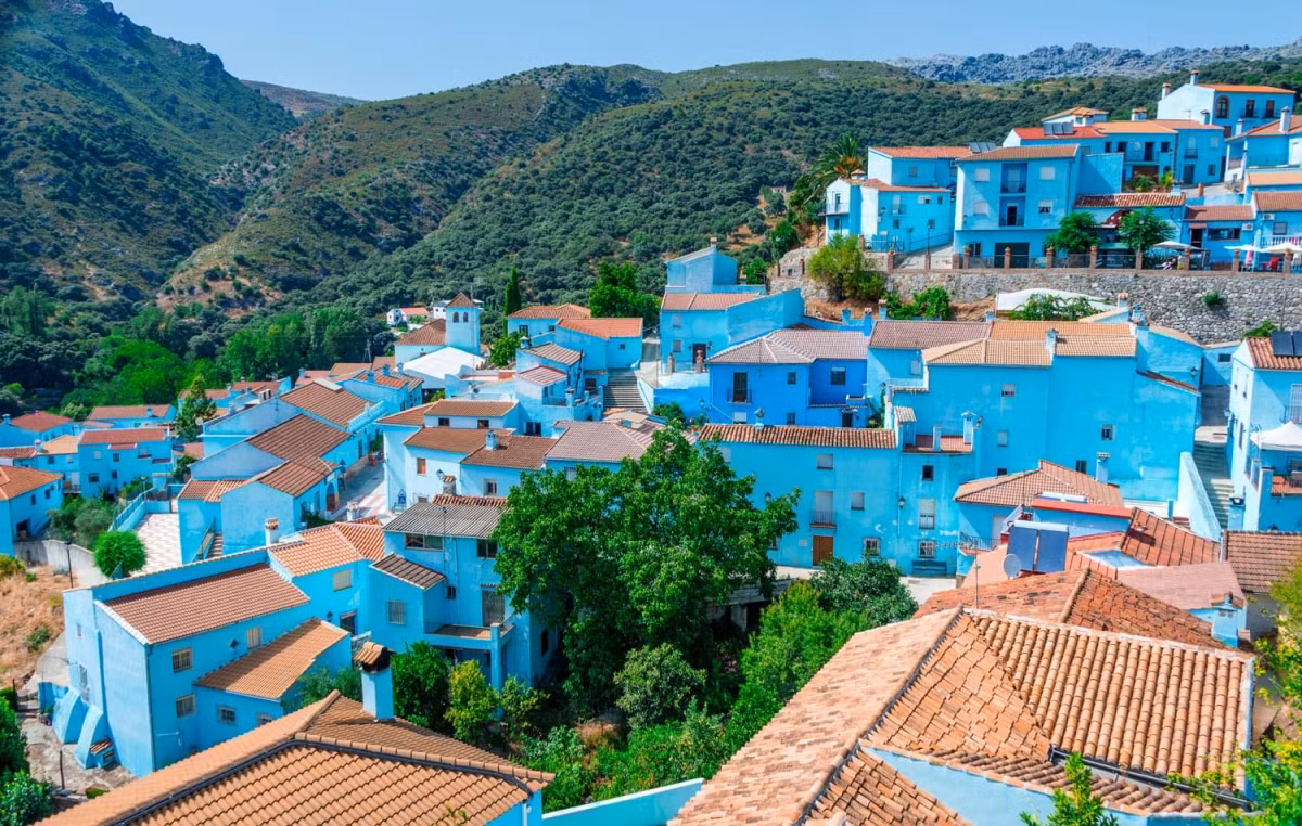 Júzcar is a quiet town in Spain that was previously dubbed ‘pueblo blanco’ due to its whitewashed walls. “Sony struck an agreement with the village’s leaders to have the town painted blue and dubbed ‘The Smurf Village’ as part of promotion for its then upcoming Smurfs movie,” Road Affair noted. (Photo:&nbsp;cineuno / shutterstock.com)