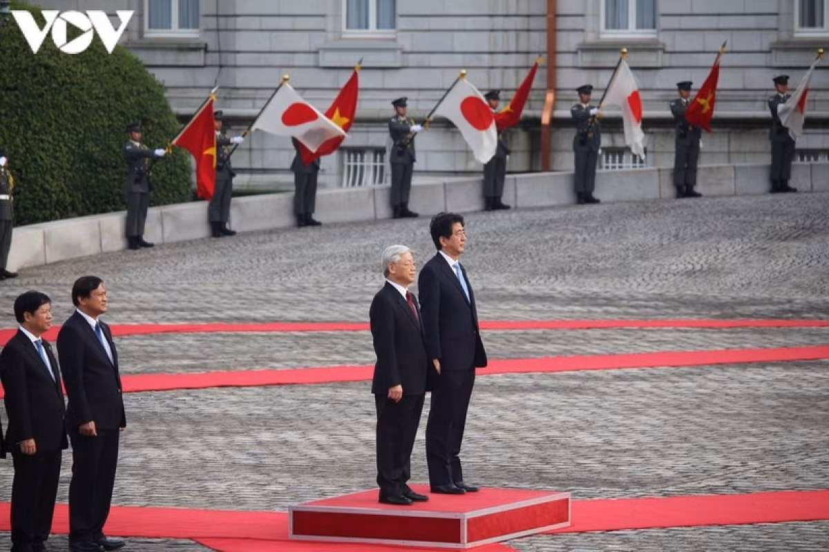 shinzo abe a close friend of vietnam picture 1