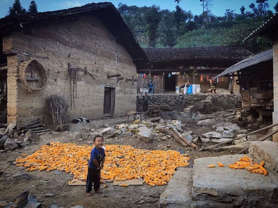 Discovering majestic tourist attractions throughout Ha Giang province ảnh 8 Gaining an insight into the daily life of the ethnic Mong people who inhabit the local area is an interesting activity. (Photo: Pham Hang)