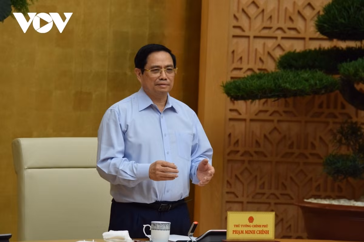 PM Pham Minh Chinh says obstacles to local vaccine production must be removed