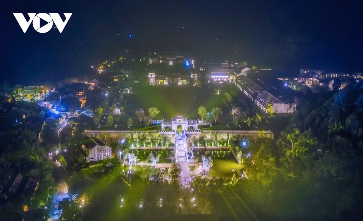 The show is held at the&nbsp;Truc Lam Yen Tu Cultural Centre.
