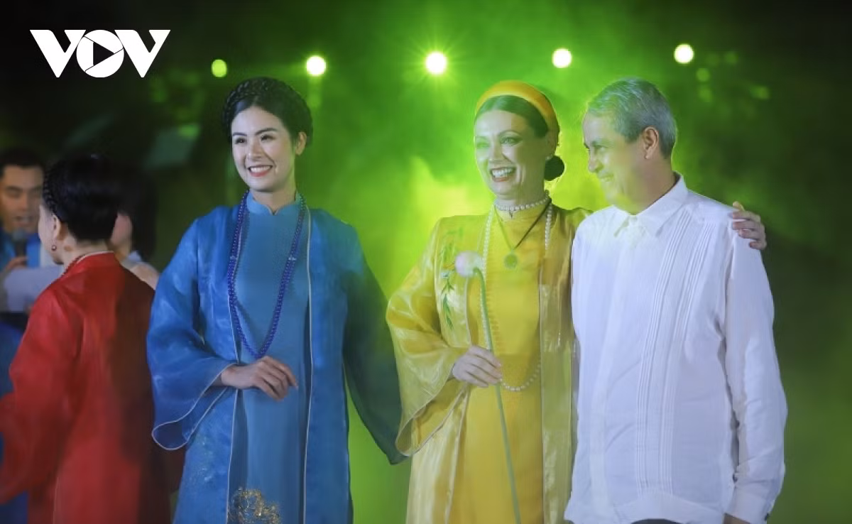 The event features the participation of many families of foreign ambassadors and representatives of international organisations based in the nation, such as the UN Educational Scientific and Cultural Organization (UNESCO) and the World Health Organization (WHO).