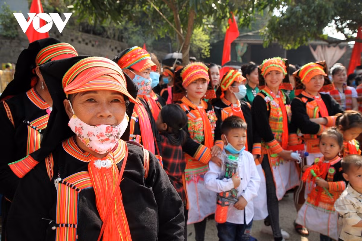 Then Kin Pang festival in northwestern region excites crowds ảnh 8 Dao, Giay, and Mong ethnic people also enjoy the festive atmosphere as hosted by the white Thai people.