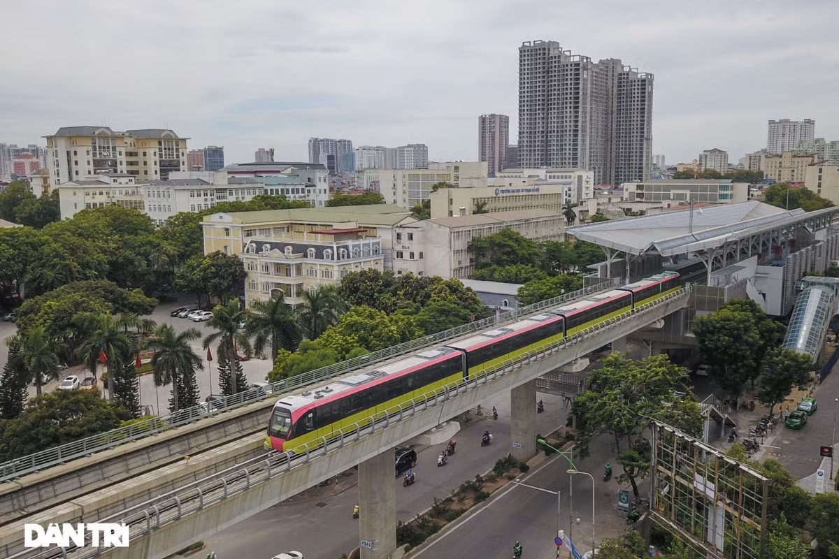Hanoi capital tests metro trains on overground route ảnh 7