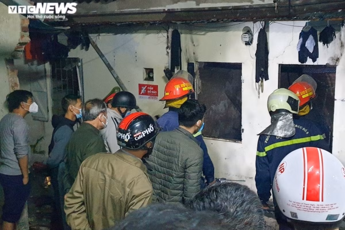 Upon receiving the fatal news, rescue teams swiftly arrived at the residence, where it took them nearly two hours to put out the blaze.