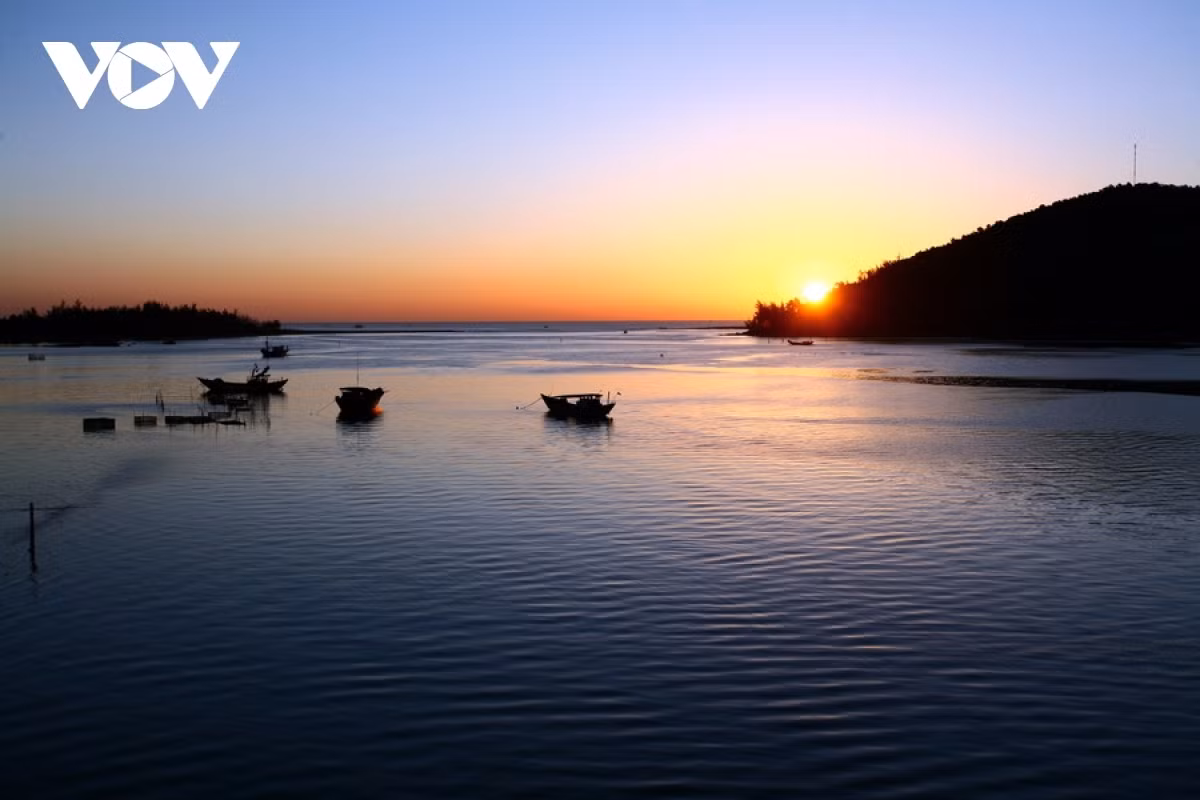 A panoramic view of the lagoon at sunrise