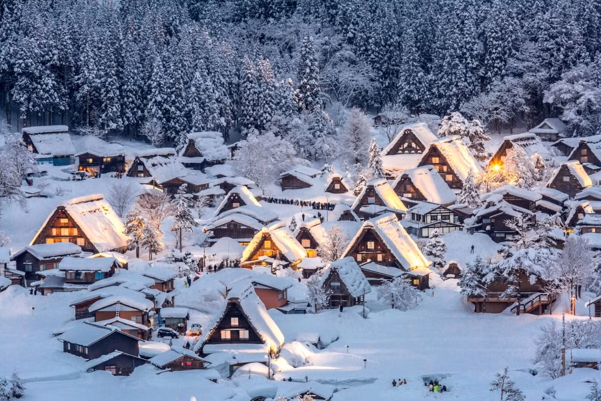 Shirakawa-go of Japa is, situated at the foot of Mt. Haku-san and is notable for being picturesque, with rolling rice fields and rivers. It also boasts traditional thatched roof farmhouses, some of which are more than 250 years old, whilst being among the last of its kind in Japan. (Photo:&nbsp;vichie81 / shutterstock.com)