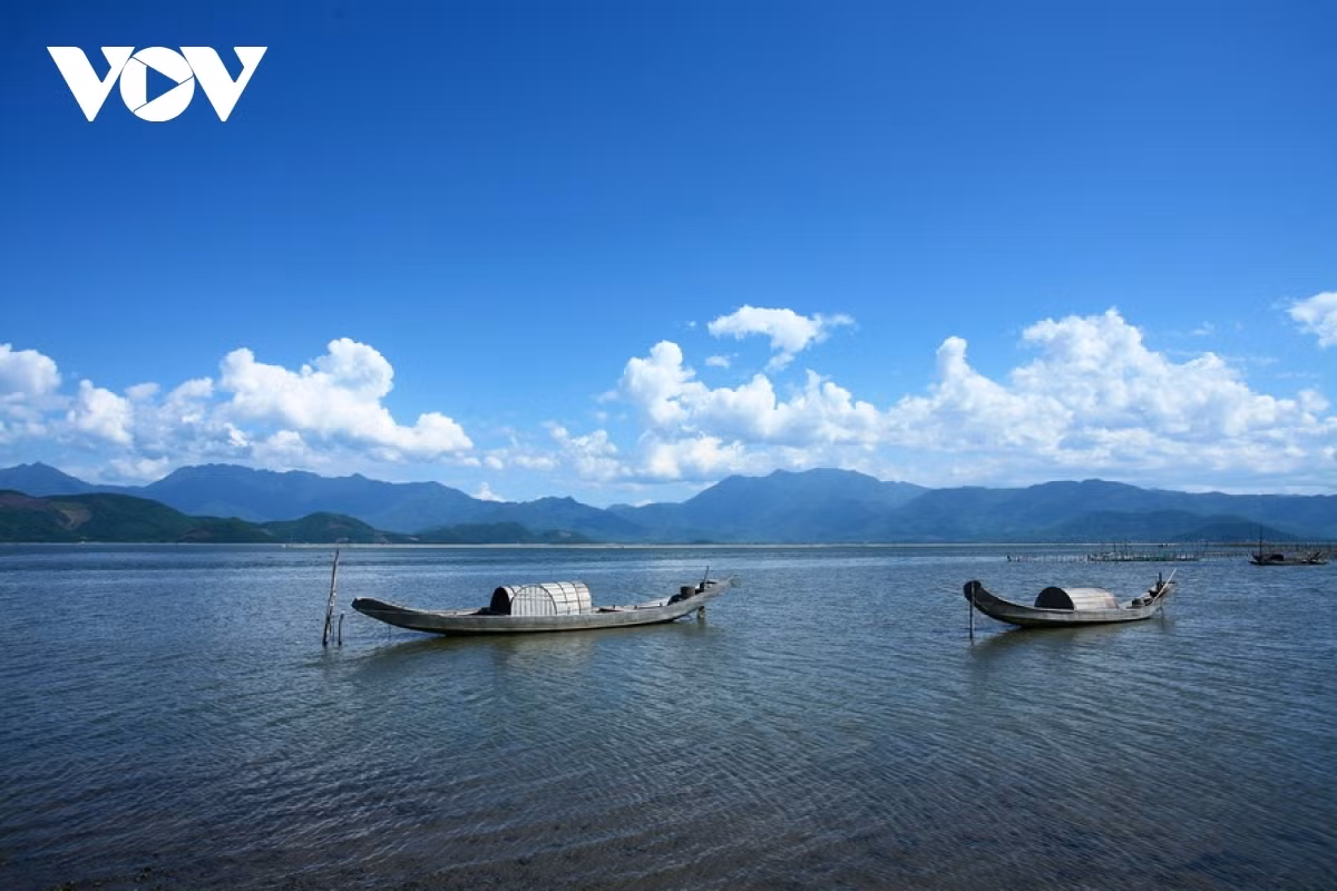 The majority of locals earn a living by going fishing.
