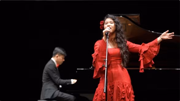 vietnamese teenager wins gold medal at asia arts festival picture 1