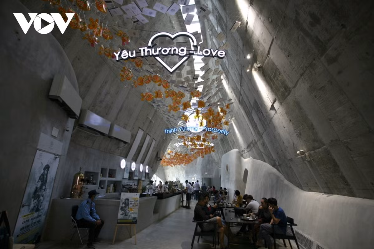 A special space is set up for visitors to sample coffee of various varieties from across the world.