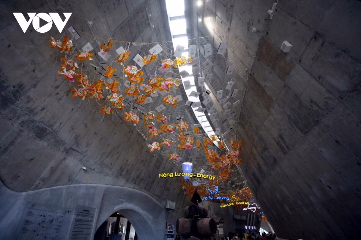 The design of the museum seeks to receive light from outside, leaving a positive impression on tourists.