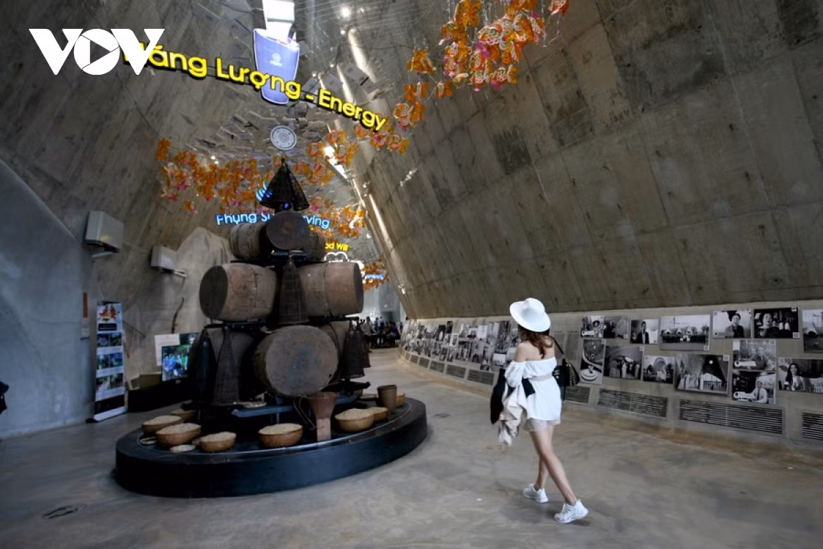 The world coffee museum, the first of its kind in Vietnam, consists of open spaces specifically for exhibiting artifacts, photos, coffee tasting, and organising seminars.