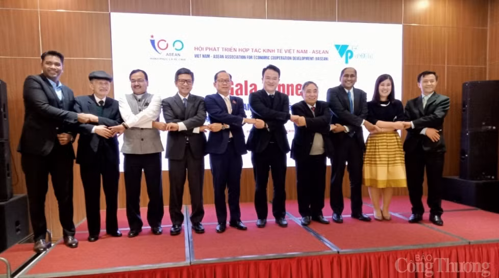 Delegates at the event (Photo: congthuong.vn)