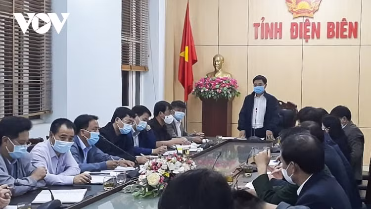 Dien Bien holds an urgent meeting overnight to deal with a possible coronavirus outbreak in the locality.&nbsp;