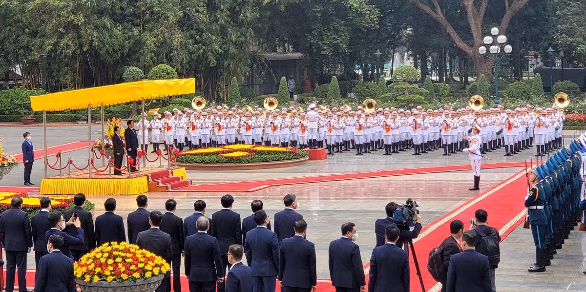 . The visit takes place at a time when the great friendship, special solidarity and comprehensive cooperation between Vietnam and Laos are firmly consolidated and deepened in all fields.