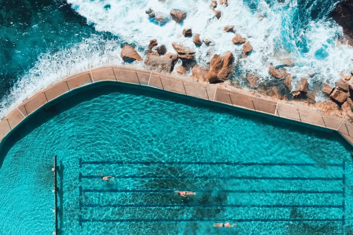 Australia comes sixth in the list. Approximately three-quarters of respondents stated that the natural environment and ease of access to nature is better compared to what they can enjoy in their home country, which means expats here tend to enjoy more time outdoors.