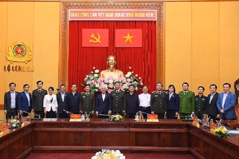 MPS leader vows Public Security Forces continue to support Binh Duong in fighting pandemic -0