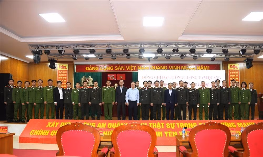 Minister Luong Tam Quang works with Quang Ninh Provincial Police Department -0