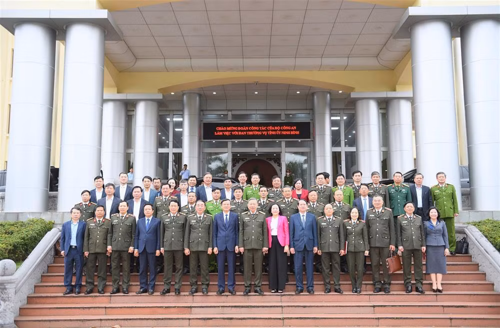 Ninh Binh needs to mobilize potentials, material and human resources for development: Minister To Lam -0