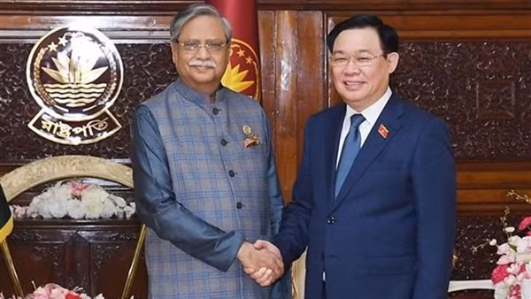 NA Chairman attends Vietnam Academy of Finance's anniversary ảnh 2
