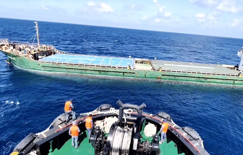 Naval troops rescue distressed ship -0