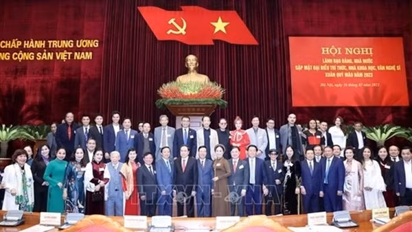 Writer Tran Duc Tien wins "Cricket Knight" Prize 2023 ảnh 2