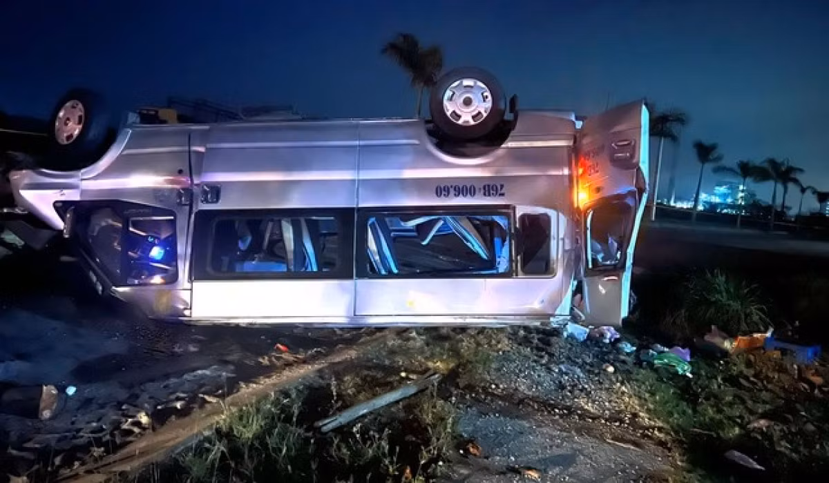 8 killed, 13 injured in Vietnam van crash -0