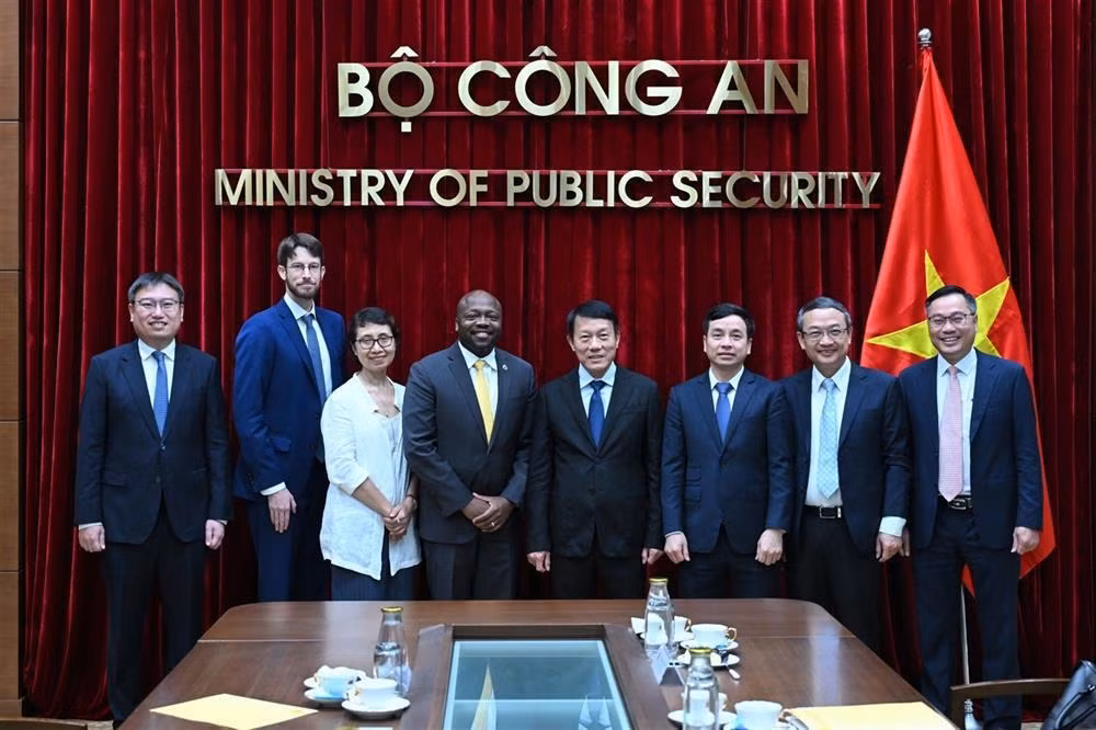 Minister Luong Tam Quang receives Google Asia-Pacific Vice President -0