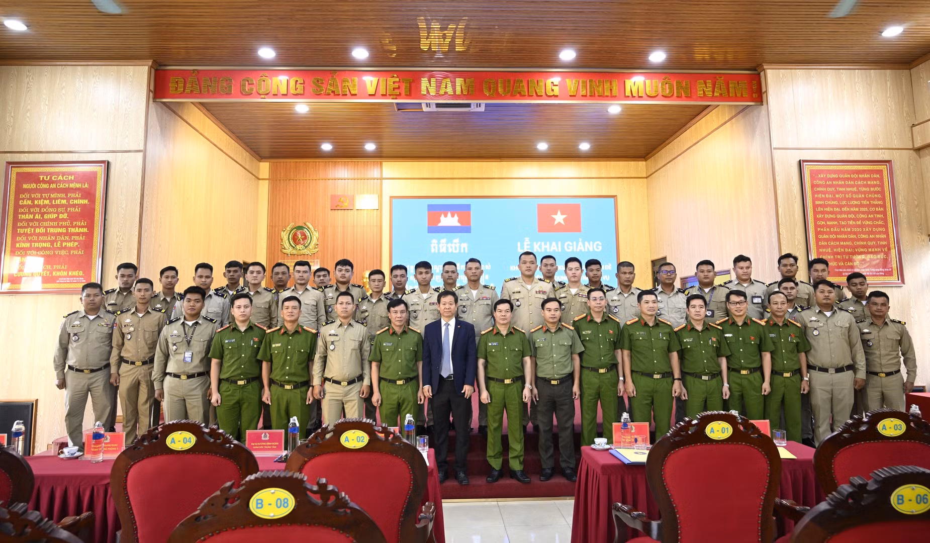 MPS opens training course for Cambodian police dog handlers -0